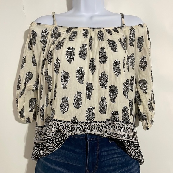 Indulge Bohemian Cold Shoulder Top! - Picture 1 of 2